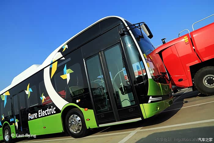 来电正能量,比亚迪全球首款18米纯电动铰链巴士,帅到掉渣!