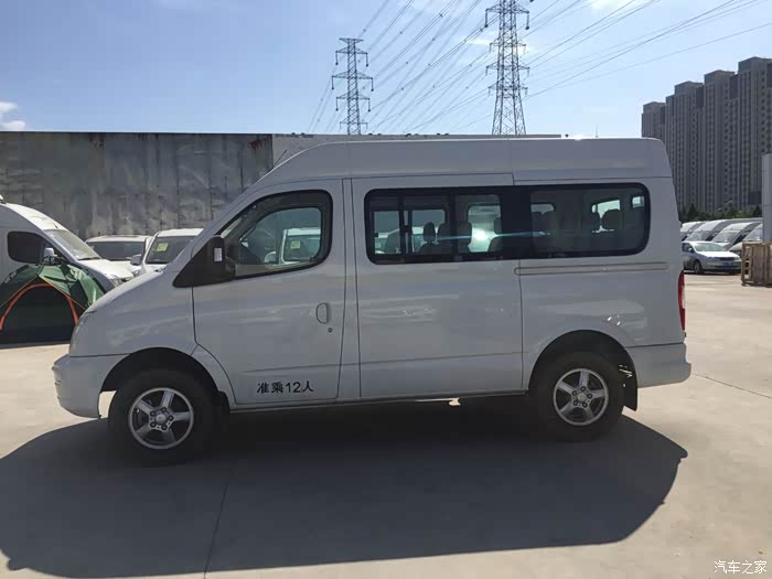 北京车上汽大通商杰12座出售,15年的车,跑了2000多公里.