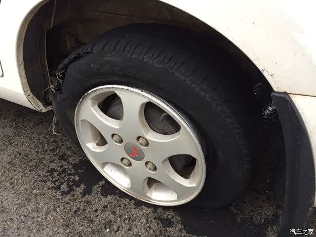 【图】高速上胎爆了,吓坏了_五菱宏光论坛_汽车之家论坛