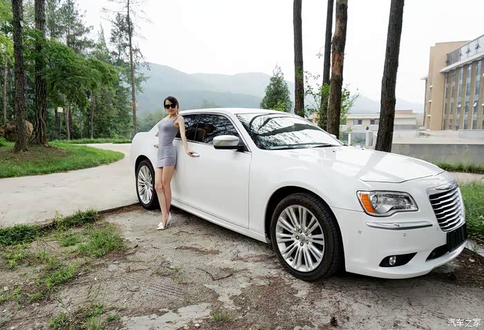 【图】媳妇当车模_克莱斯勒300c论坛_汽车之家论坛