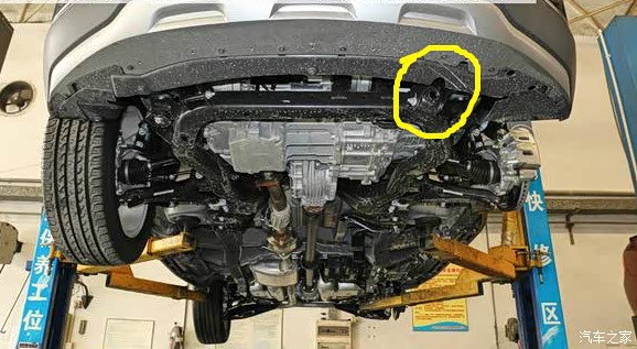 前拖车钩在哪里