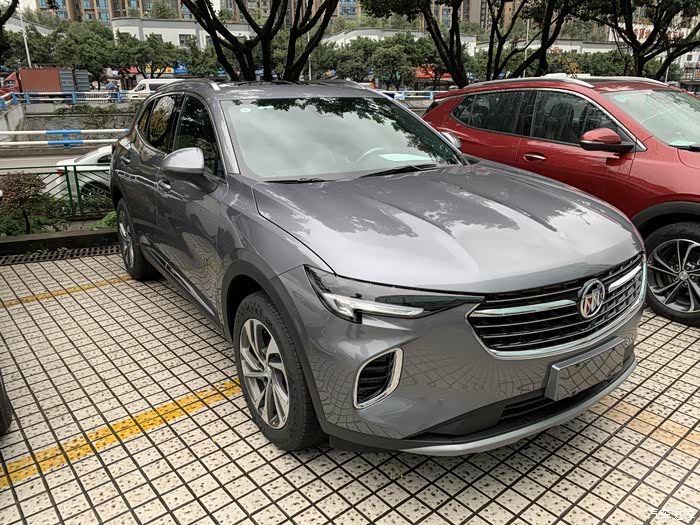 实拍了两张陨铁灰两驱豪华版照片给大家参考