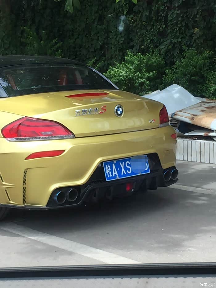 全南宁唯一一辆黑顶限量版烈焰金的z4