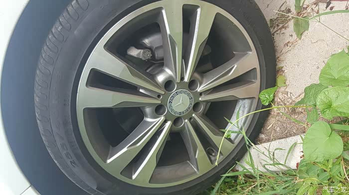 看看奔驰e260的轮毂个个都是黑粉弥漫