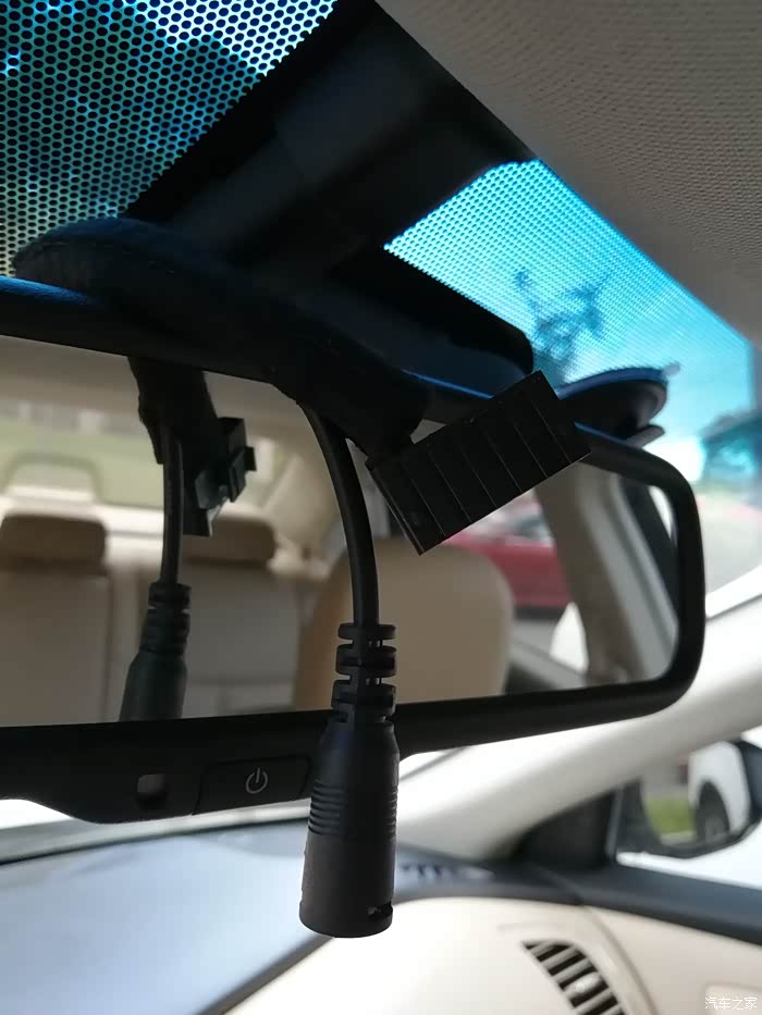 行车记录仪从电子防炫目后视镜取电作业分享
