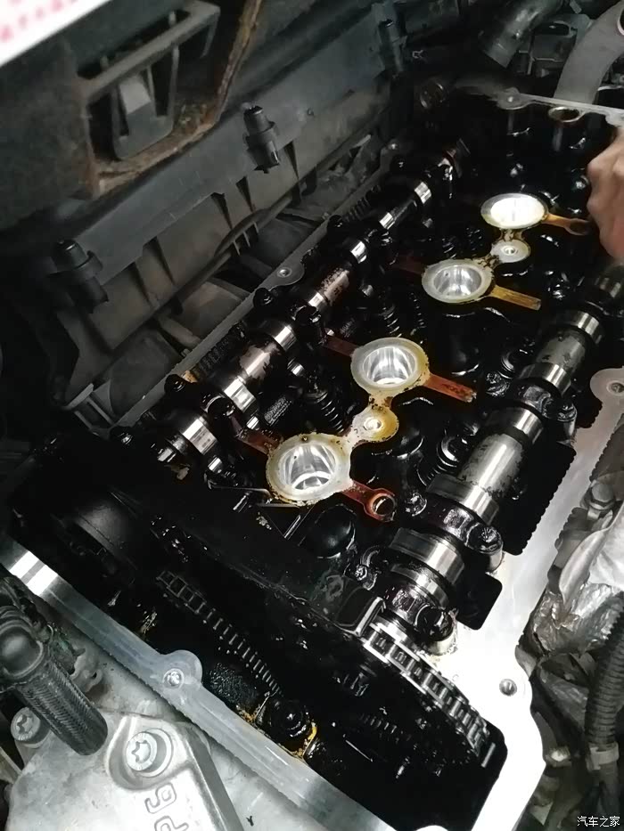 气门室异响,更换气门室盖作业