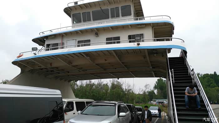 支持轩逸论坛周末乘武汉长江汽渡观光