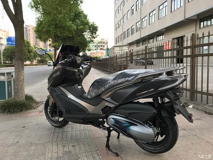 温州 光阳赛艇400首批到货!