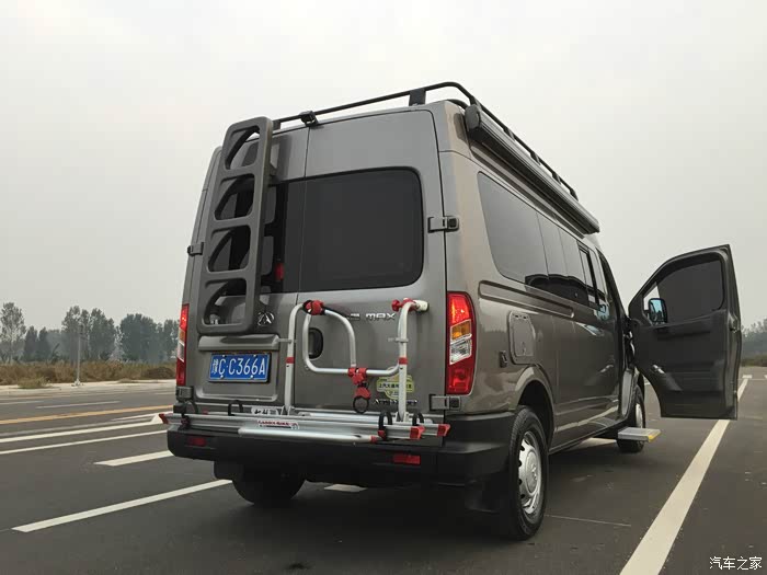 上汽大通v80商务风格房chuang车改装