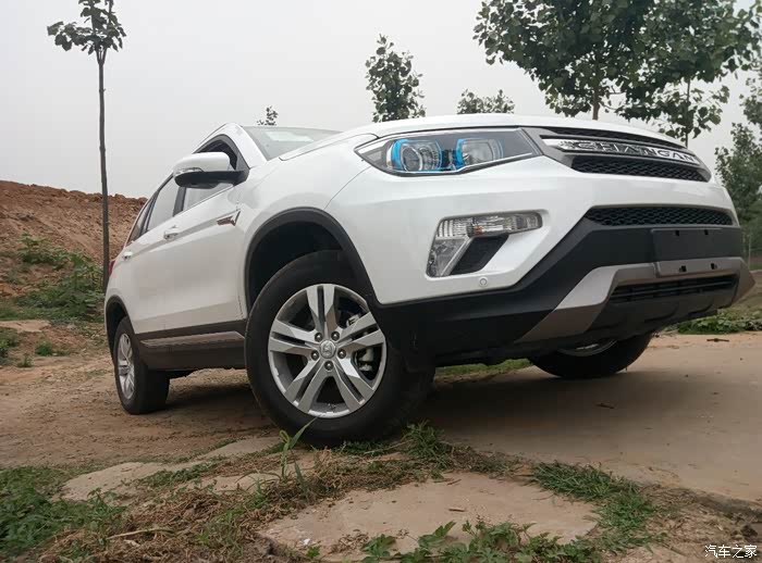 悦翔车主驾驶新车cs75第一次越野