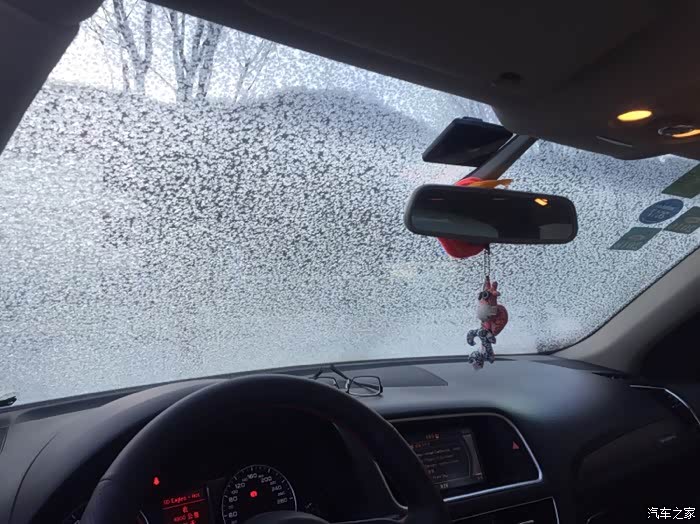 每天早上急着上班,可车玻璃上全是霜,什么都看不见,买了这个,不用愁了