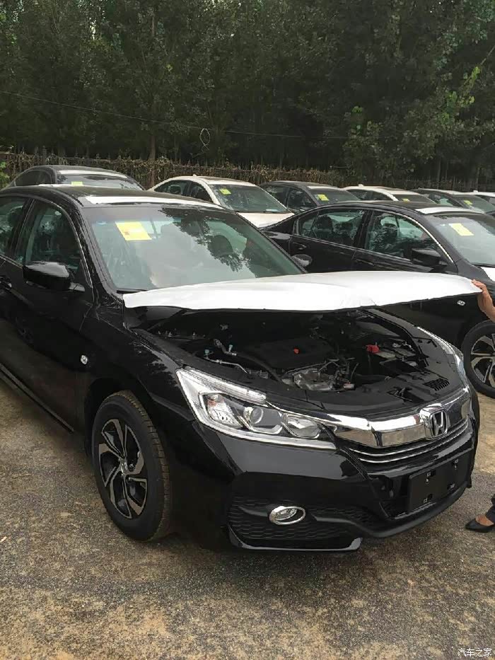 9.5代雅阁黑色2.0精英提车