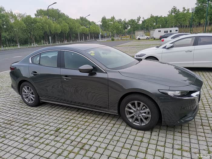 马自达3昂克赛拉2021款15l手动档我的情有独钟