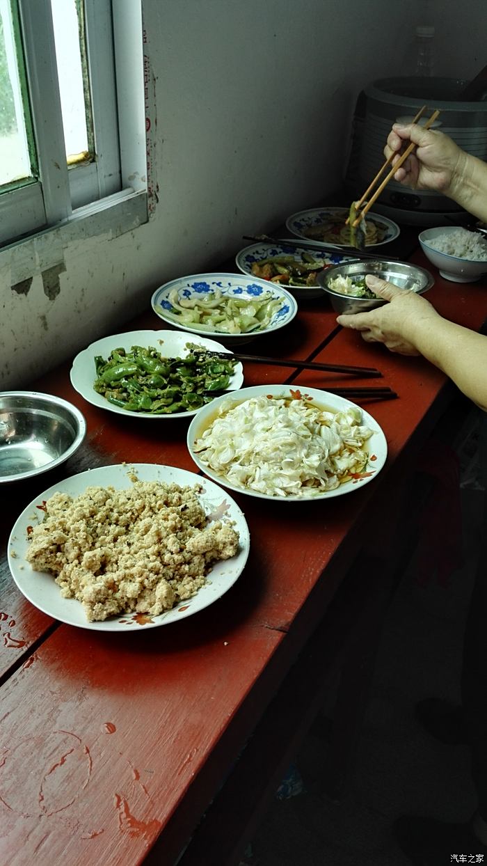 國慶爬十八彎上山在寺廟半日遊一拜佛吃齋飯