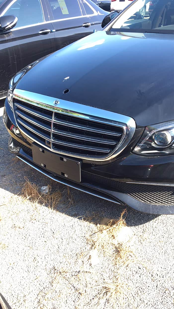 提奔驰v213豪华,附带神车r36和小媳妇照.