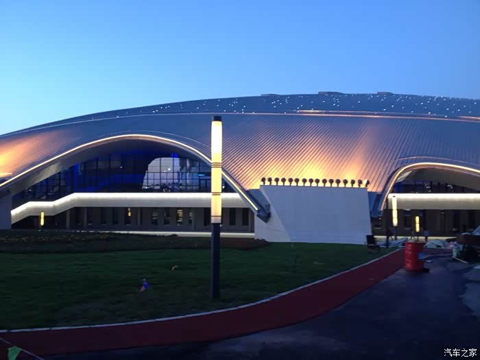 蓄势待发即将竣工举办电影节的吉林市体育馆