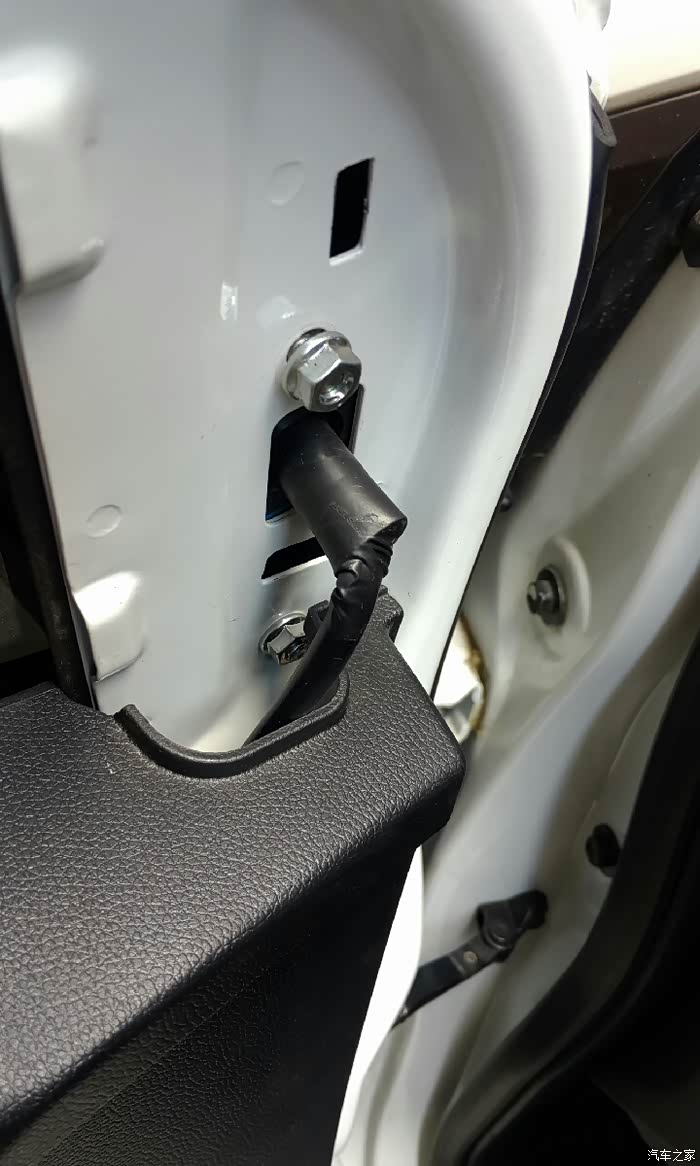 趁周末换折叠后视镜转轴作业