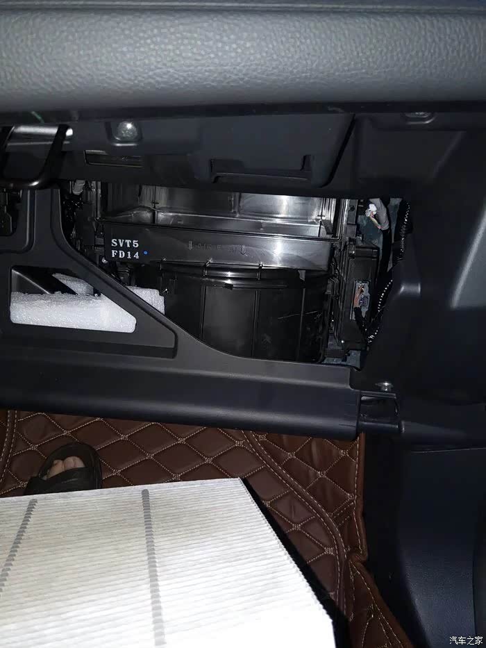 这个是副驾驶位的那个手拉箱吗?