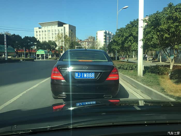 三个8,黄冈车牌还是比较多,车比较