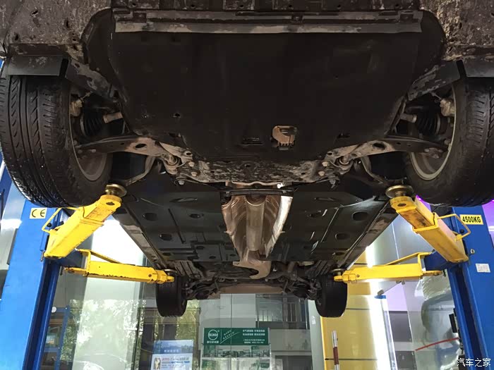 15t精英福装肚兜底盘扰流板更新作业