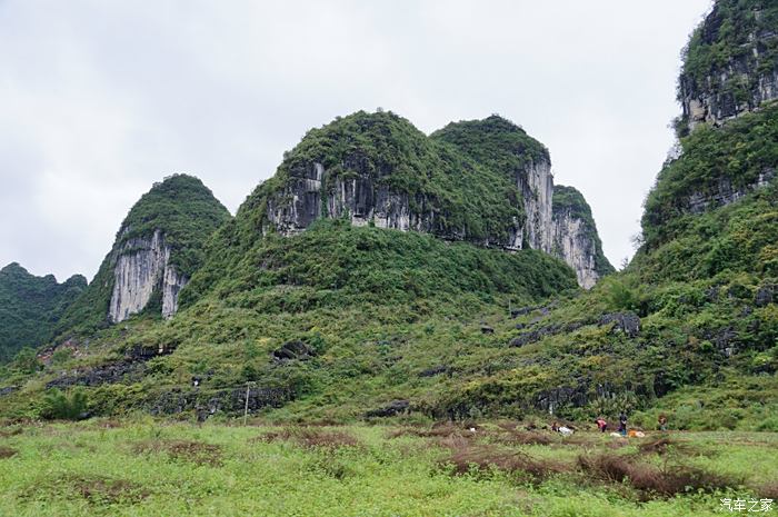 羅城懷群天門山,雖及張家界天門山氣勢雄偉,但可稱為人間天斧神工之作