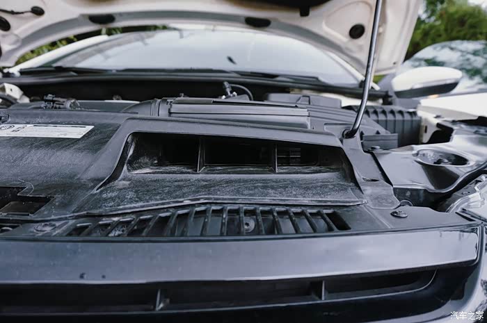 这个是进气口吧 看起来挺凶猛的