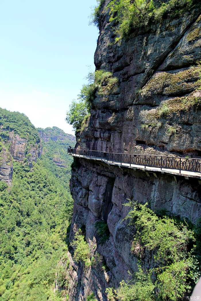 【玩在浙江】夏日游浙中最长空中玻璃栈道---新昌十九峰景区