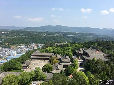 从这个角度我们可以看到整个道观全景