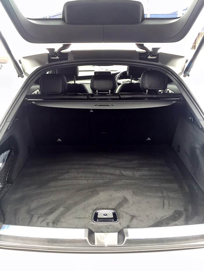 后备箱宽度可以,高度不是很高