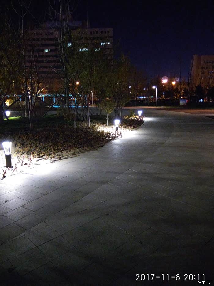 夜晚的盘锦体育公园