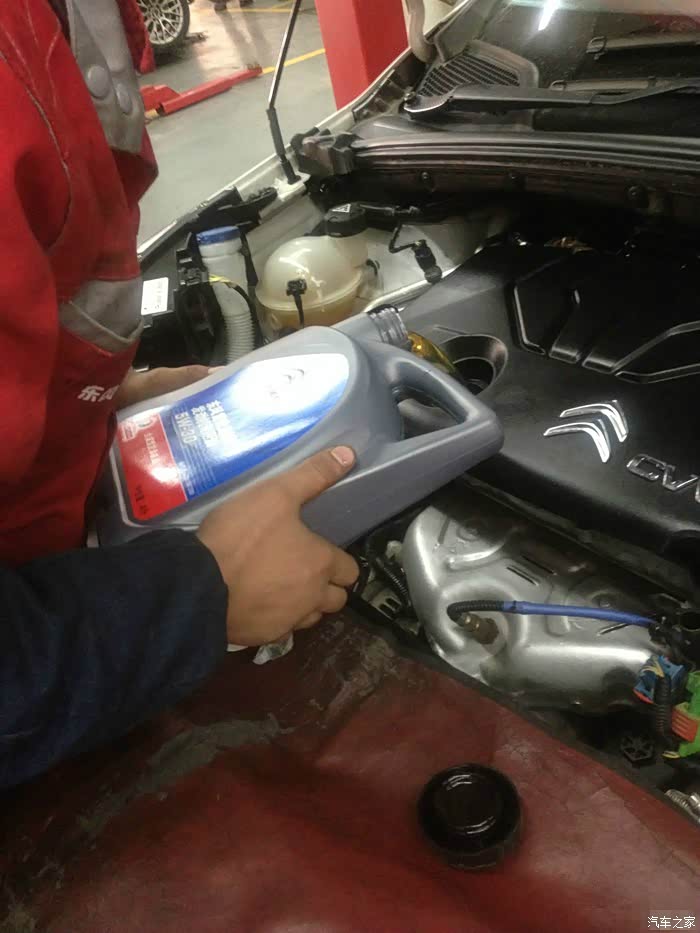 1,发动机油换,是用于润滑发动机曲轴箱各运动元件润滑油.