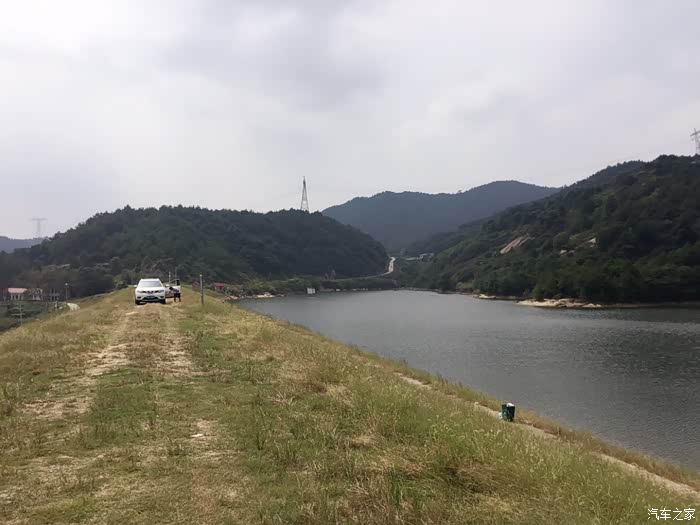 辛巴18带着家人长沙丰梅岭水库烧烤