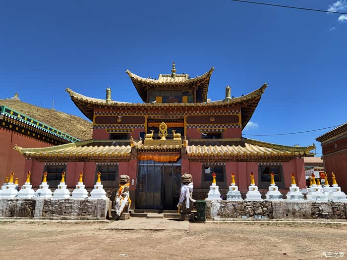 走路到果洛公交公司去取昨晚充电的汉ev逛占地四百亩的喇日寺