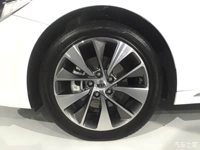 轮毂,起亚k5的轮毂还是很有特色的,上一代的经典足以验证.