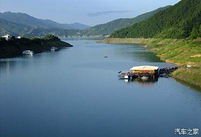 青山碧水白龙湖