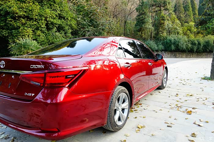 骚红十四代丰田皇冠2.0t提车作业 2000公里有感