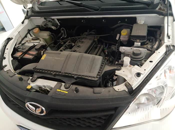 发动机舱第次打开,我还不知道里面些东西叫什么