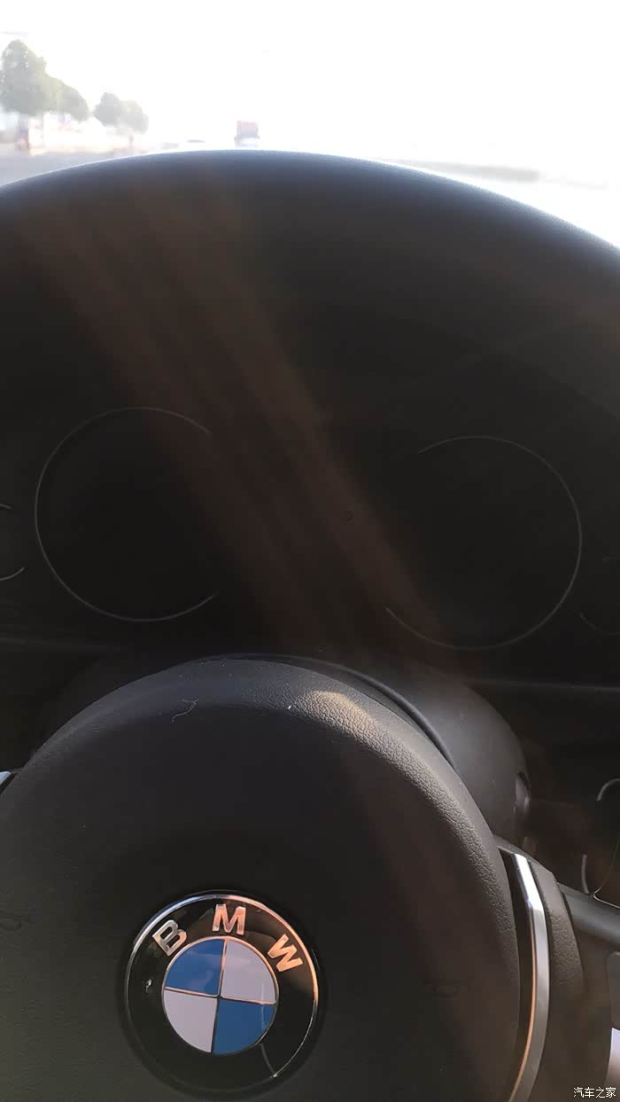 【图】18款LiM今天突然液晶显示屏不亮了