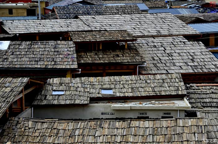 整个古城的房顶貌似都用的木片作瓦