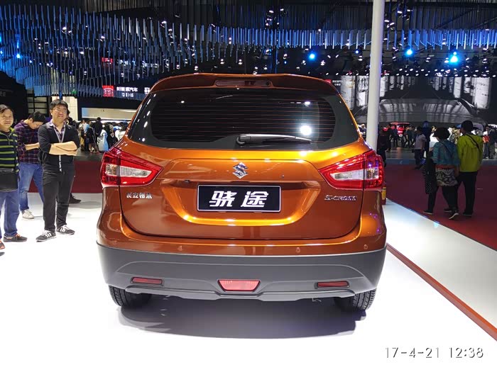 2017上海车展铃木suzuki展台新车骁途ignis作业