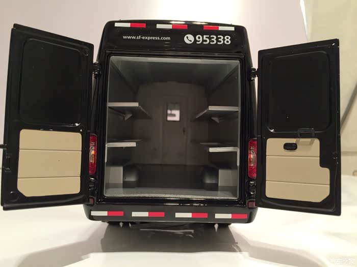 1/24南京依维柯运输车(顺丰版)