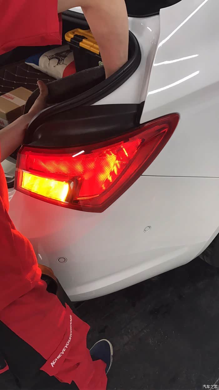 威朗15s尾灯升级高配及镀晶效果