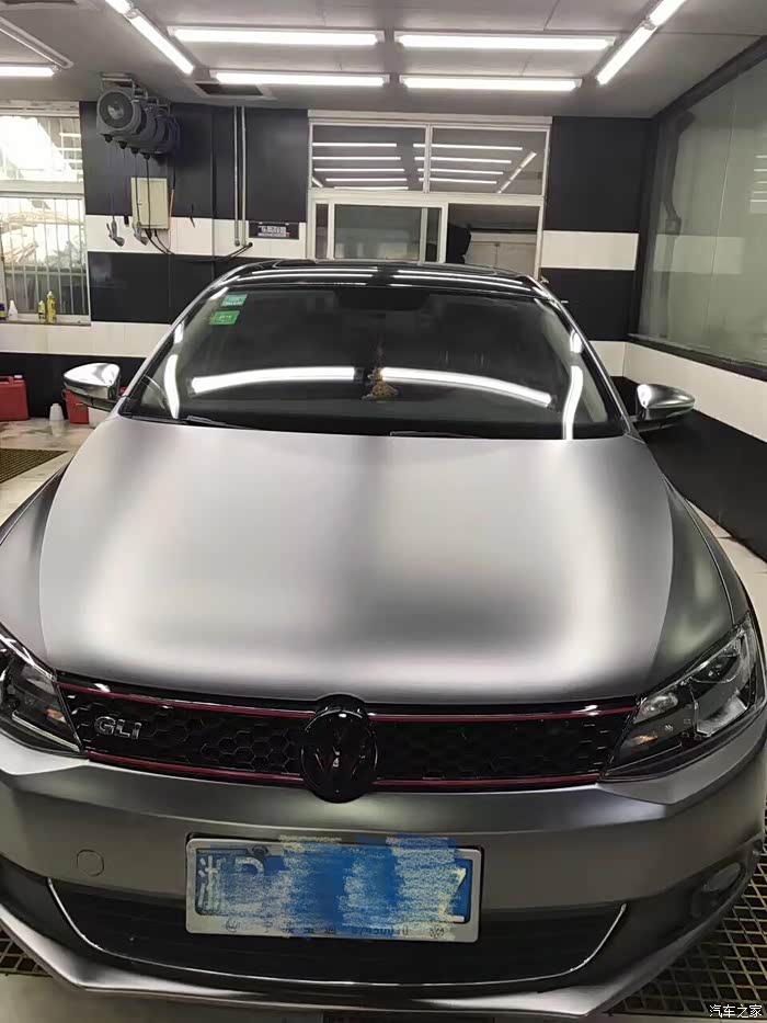 做不一样的速腾全车电光灰贴膜