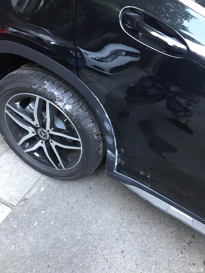 车被擦挂这种情况该报保险还是自己找汽修