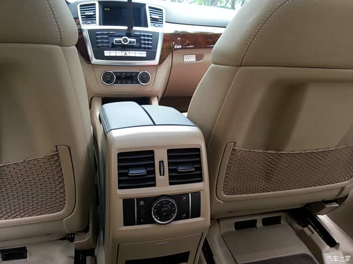 感觉我2012款动感版后排空调功能比你顶配还点吧,奇怪奔驰,实在应该