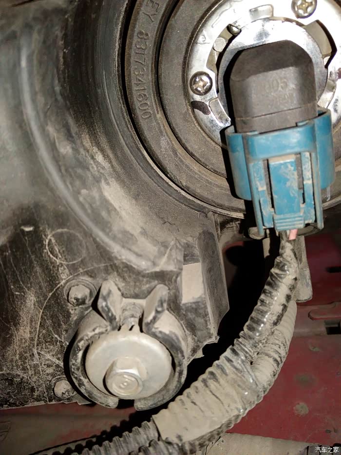 八代思域 大灯总成上 左右转的齿轮 是调节什么的?