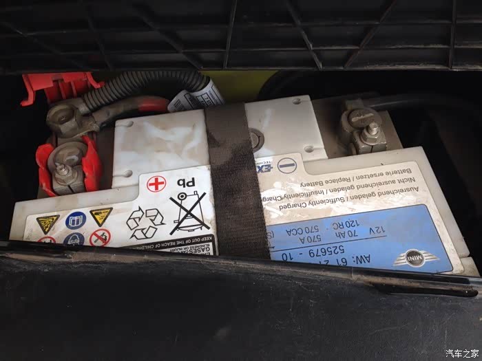 本屌丝的小mini更换蓄电池