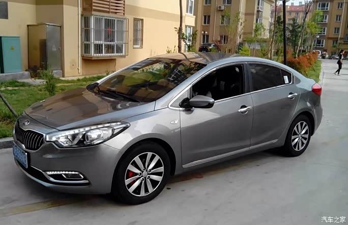 求解,,,请问2015款起亚k3哪种颜色是金属漆?