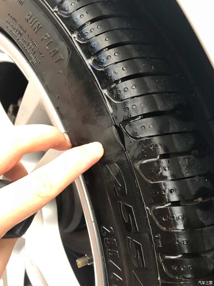 轮胎侧面被划了 需要更换吗