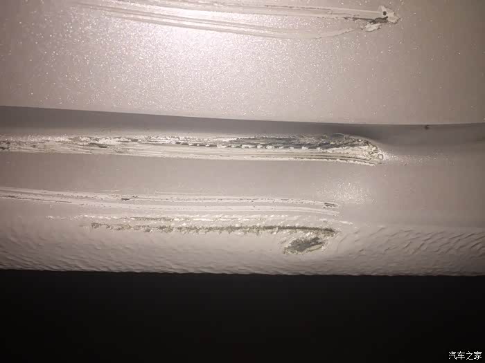 gl8侧门和侧裙剐蹭